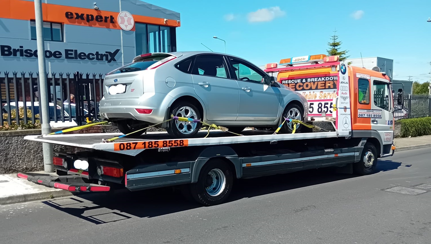 One-call emergency towing support team