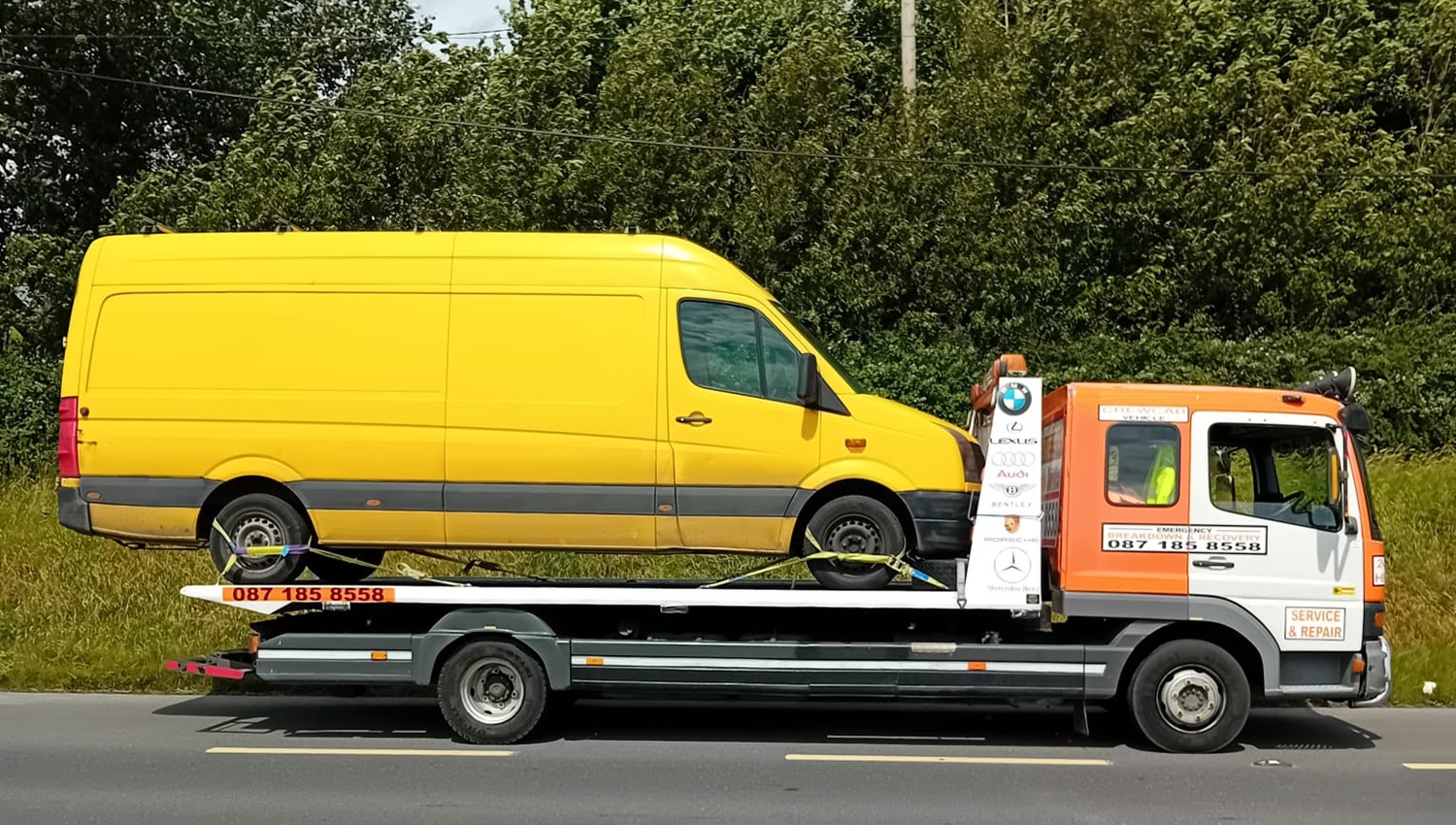 24-7 emergency roadside assistance service